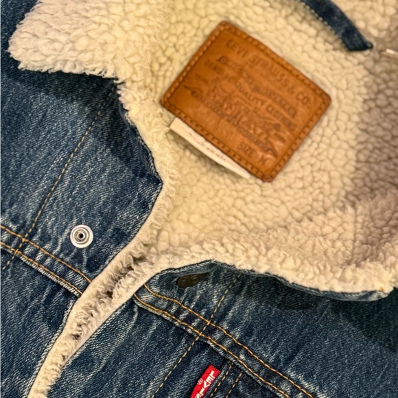 Levi’s Sherpa Lined Denim Trucker Jacket Size M Blue Button Front Classic - Picture 3 of 5